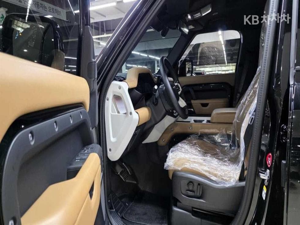 Land Rover 디펜더(L663)110 P300 X-DYN SE - 14