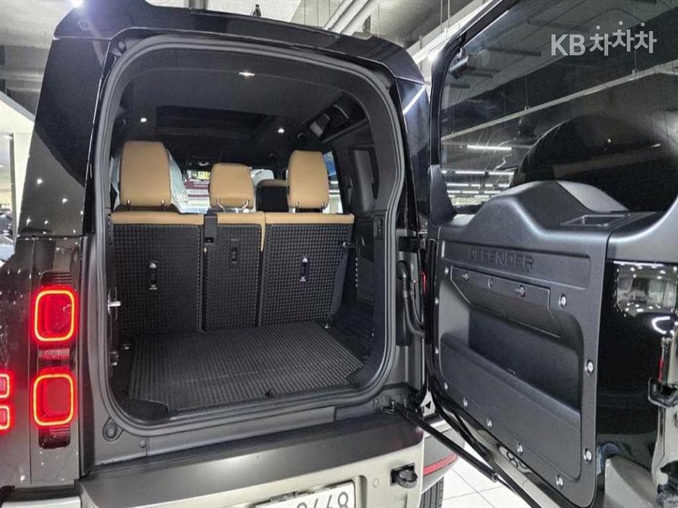 Land Rover 디펜더(L663)110 P300 X-DYN SE - 15