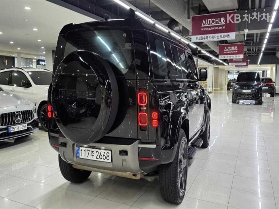 Land Rover 디펜더(L663)110 P300 X-DYN SE - 16