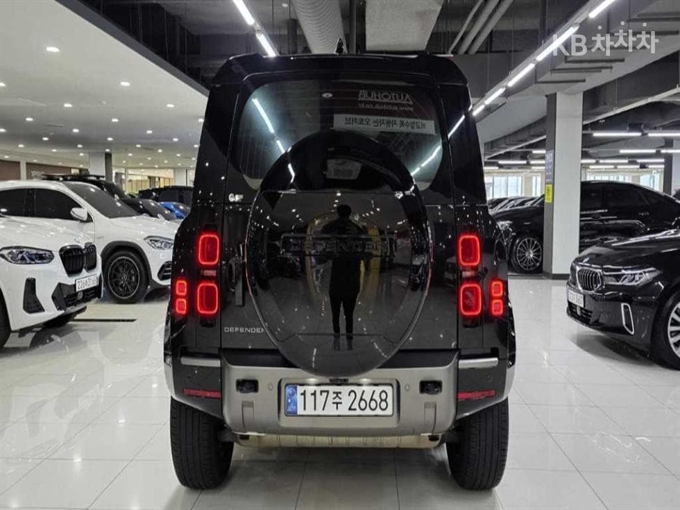 Land Rover 디펜더(L663)110 P300 X-DYN SE - 17
