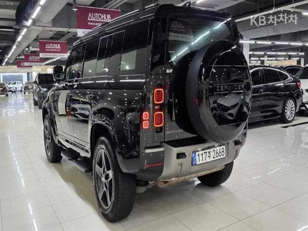 Land Rover 디펜더(L663)110 P300 X-DYN SE - 18