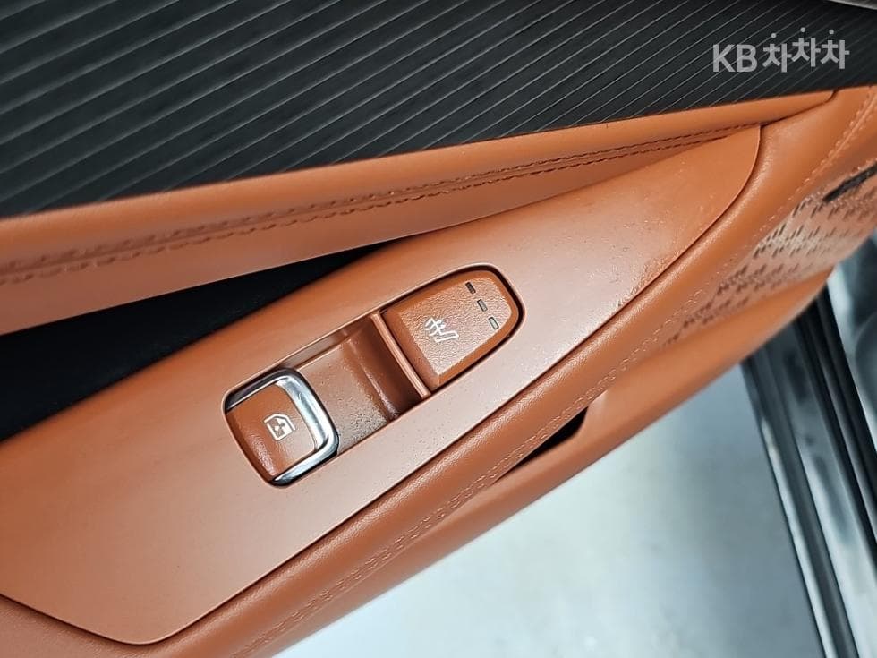 Kia The New (facelift) K8 Hybrid1.6 Turbo HEV 시그니쳐 블랙 - 14