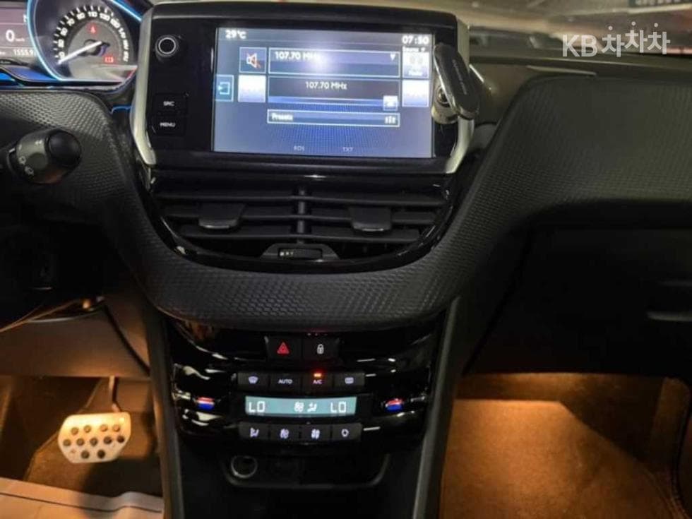 Peugeot 2008 1st Generation1.6 e-HDi 악티브 - 10
