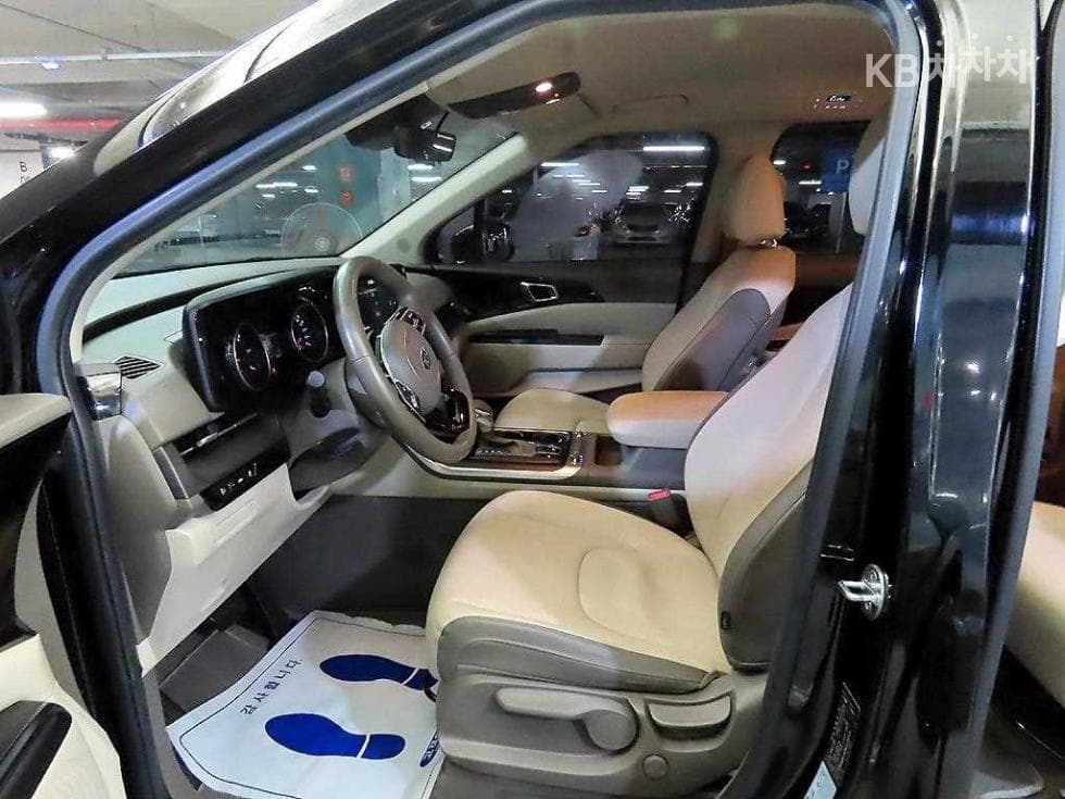 Kia Carnival 4th generationD2.2 9-seater Prestige - 6