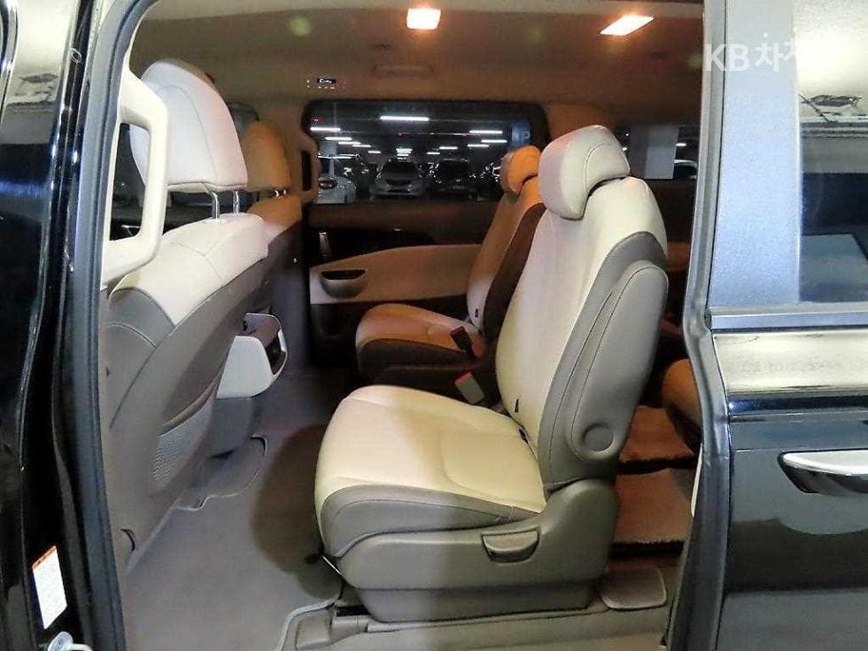 Kia Carnival 4th generationD2.2 9-seater Prestige - 7