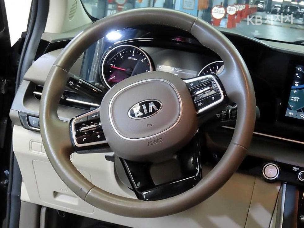 Kia Carnival 4th generationD2.2 9-seater Prestige - 9