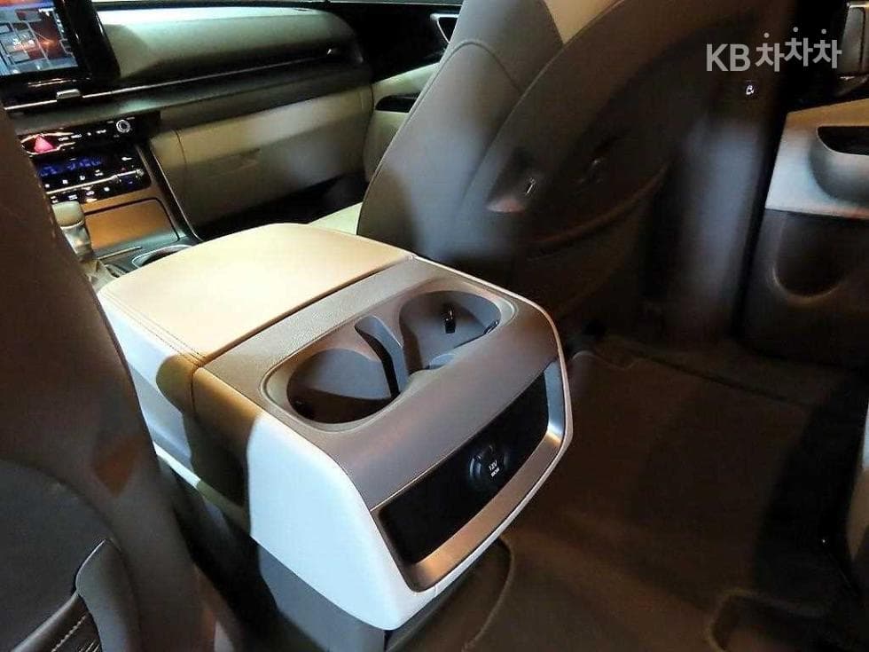 Kia Carnival 4th generationD2.2 9-seater Prestige - 16