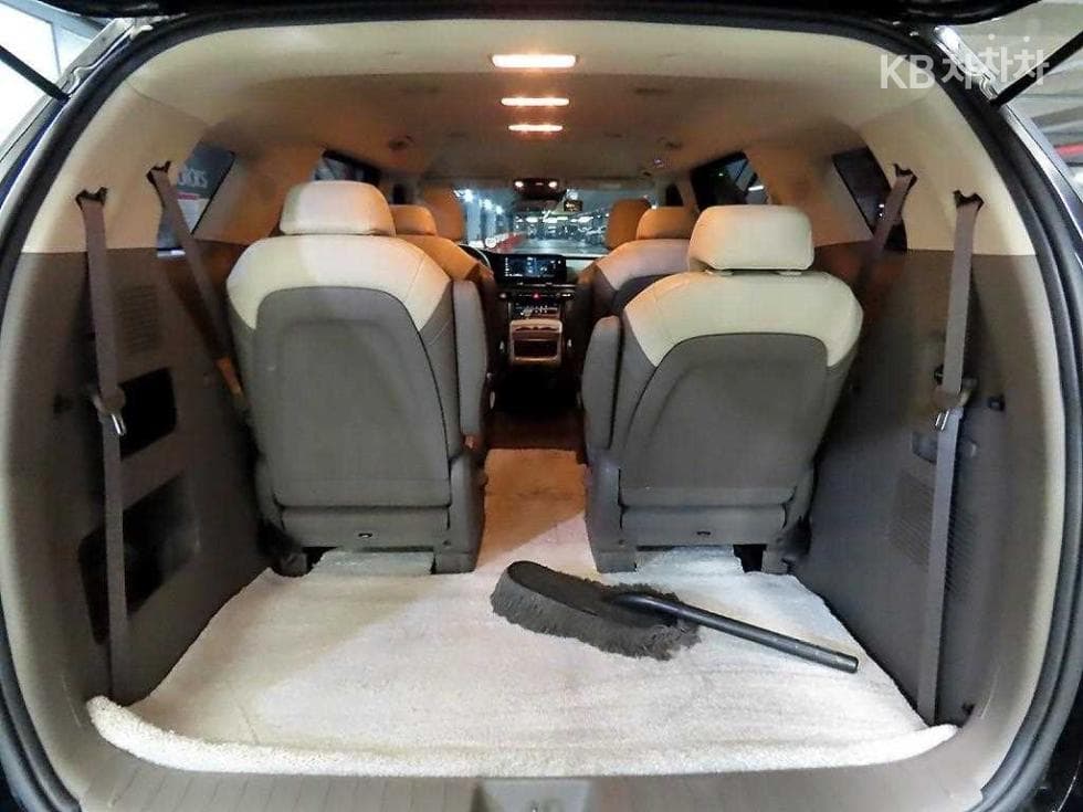 Kia Carnival 4th generationD2.2 9-seater Prestige - 17