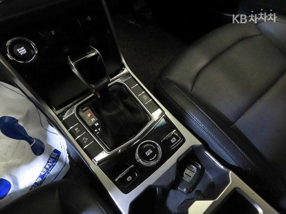 KG Mobility 뷰티플 코란도1.5 GDi Turbo 2WD C5 Plus - 12