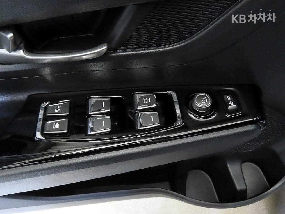 KG Mobility 뷰티플 코란도1.5 GDi Turbo 2WD C5 Plus - 13