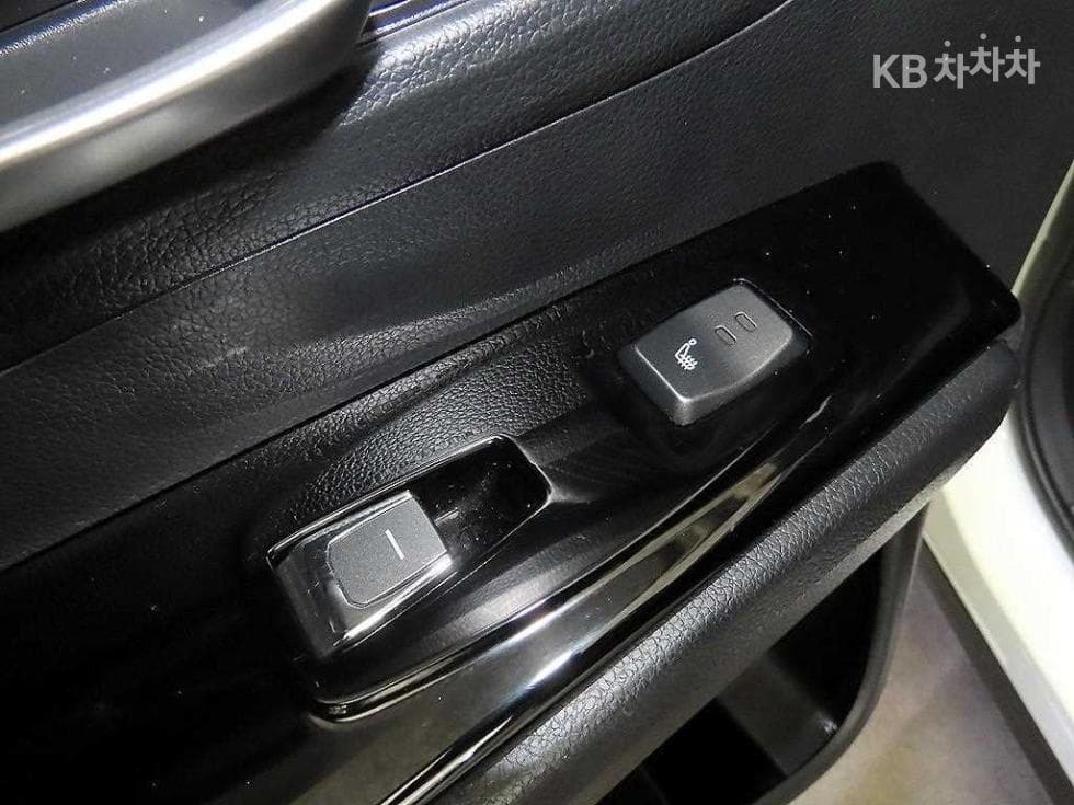 KG Mobility 뷰티플 코란도1.5 GDi Turbo 2WD C5 Plus - 15