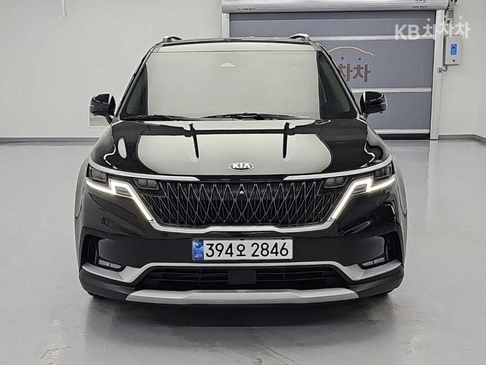 Kia Carnival 4th generation D2.2 9-seater Prestige - Image 1