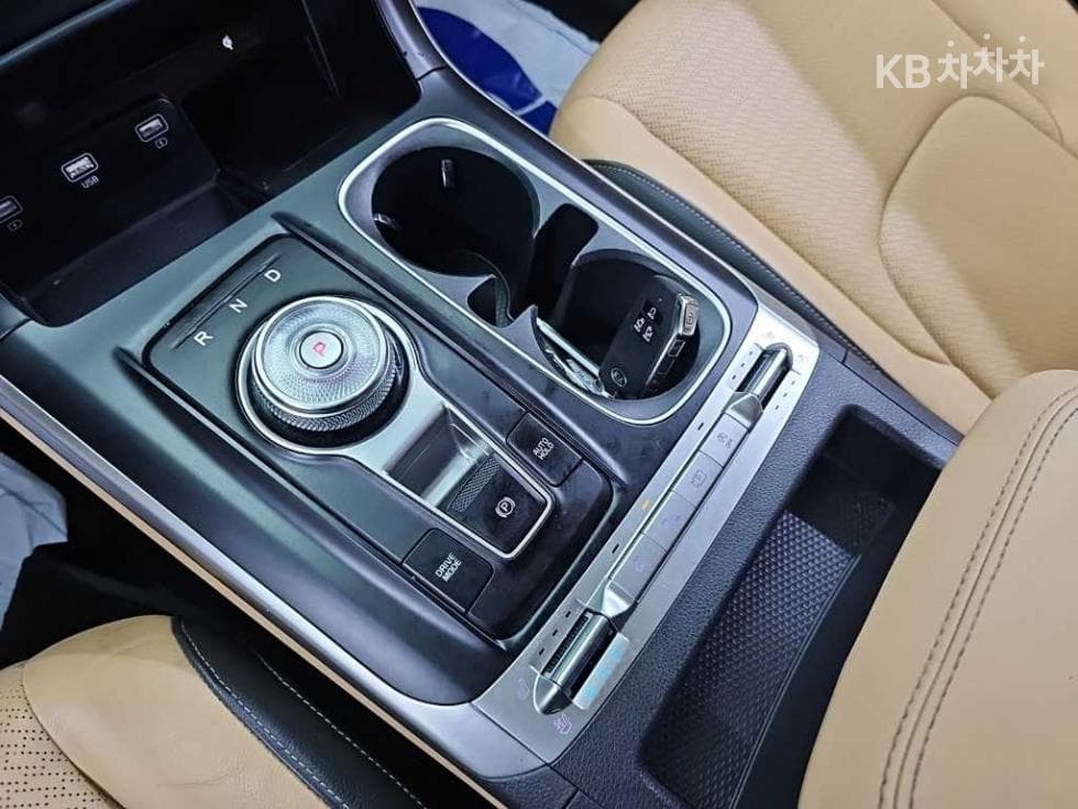Kia Carnival 4th generationD2.2 9-seater Prestige - 8