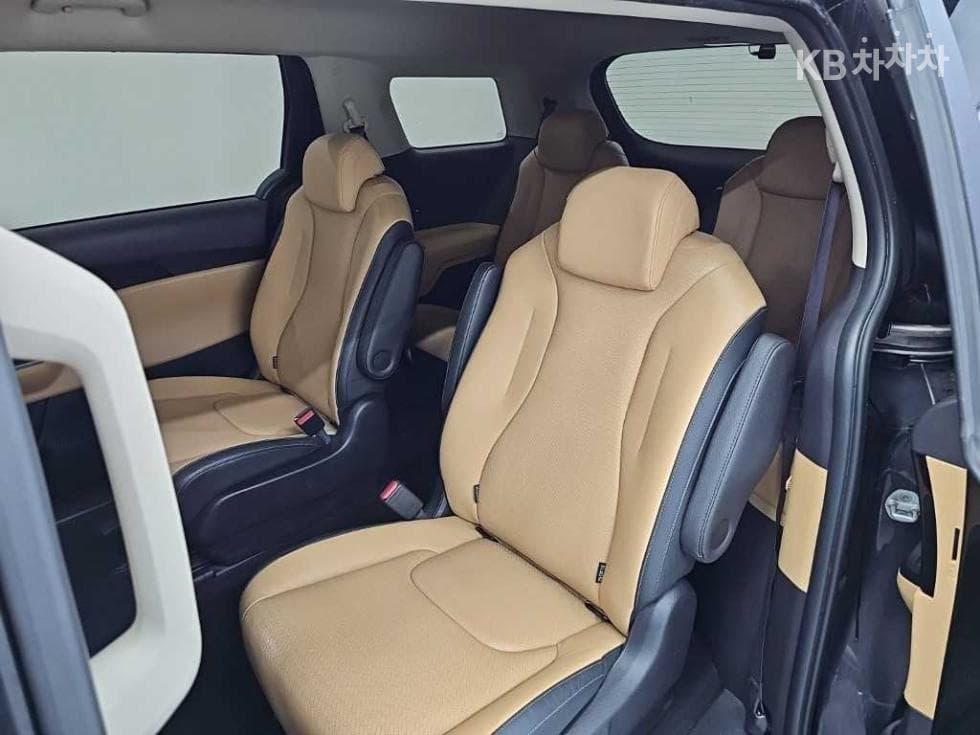 Kia Carnival 4th generationD2.2 9-seater Prestige - 12