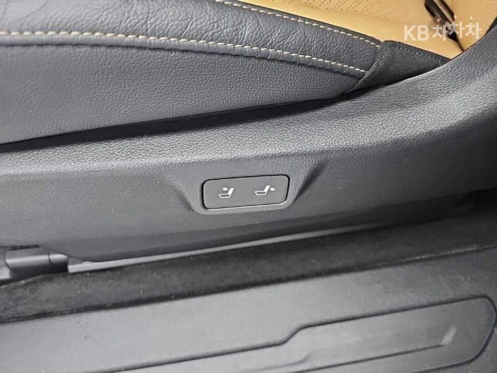 Kia Carnival 4th generationD2.2 9-seater Prestige - 13