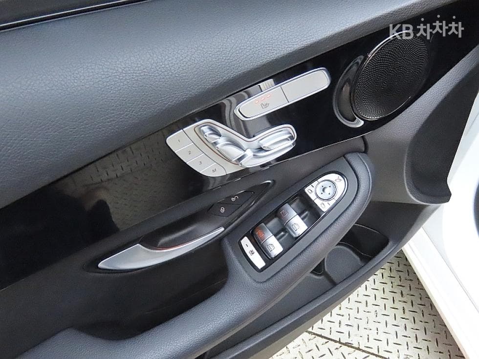 Mercedes-Benz The New (фейслифт) C-КласC200 W205 - 13