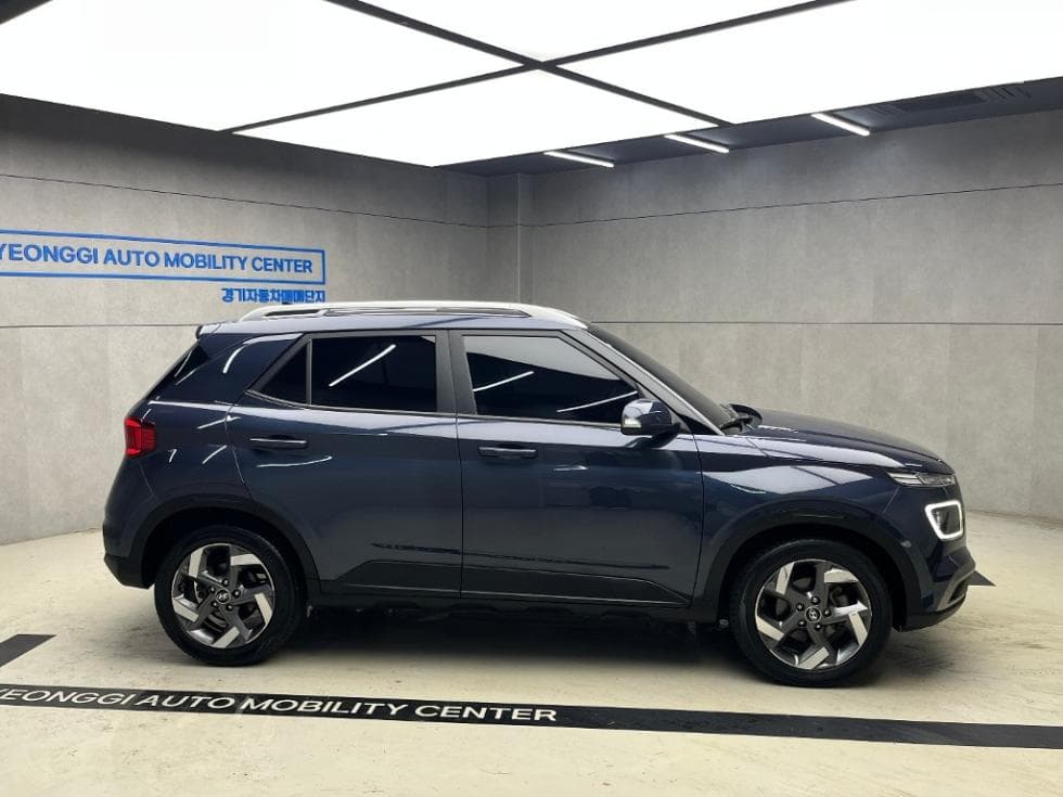 Hyundai VenueGasoline 1.6 FLUX - 2