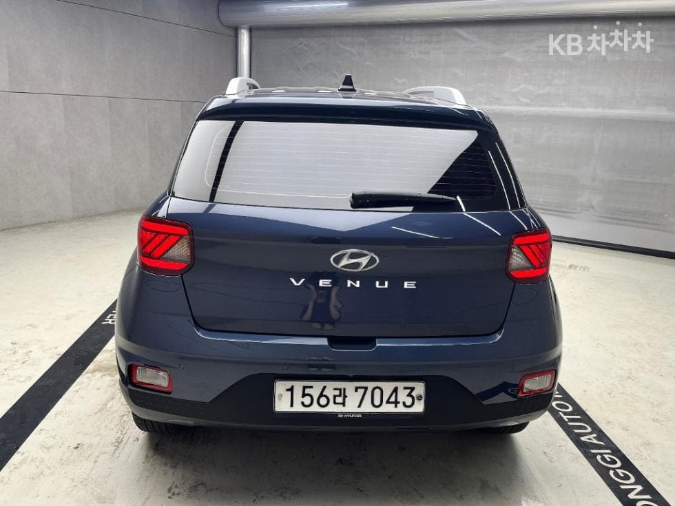 Hyundai VenueGasoline 1.6 FLUX - 3