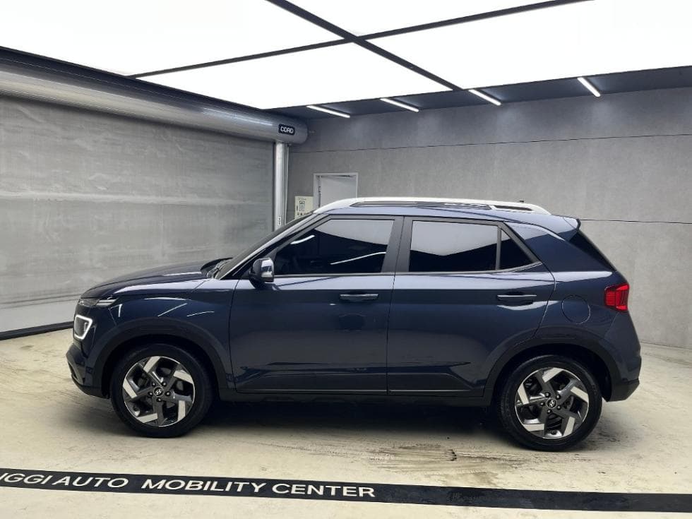 Hyundai VenueGasoline 1.6 FLUX - 4