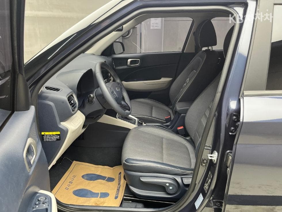 Hyundai VenueGasoline 1.6 FLUX - 5