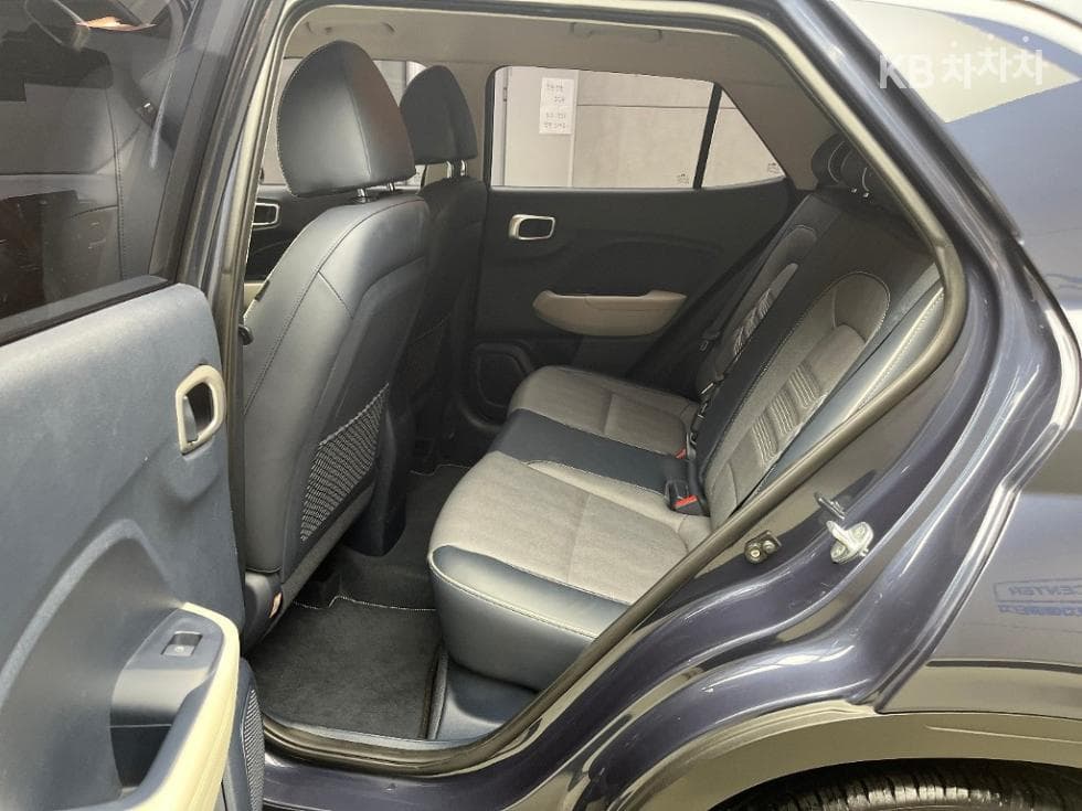 Hyundai VenueGasoline 1.6 FLUX - 6