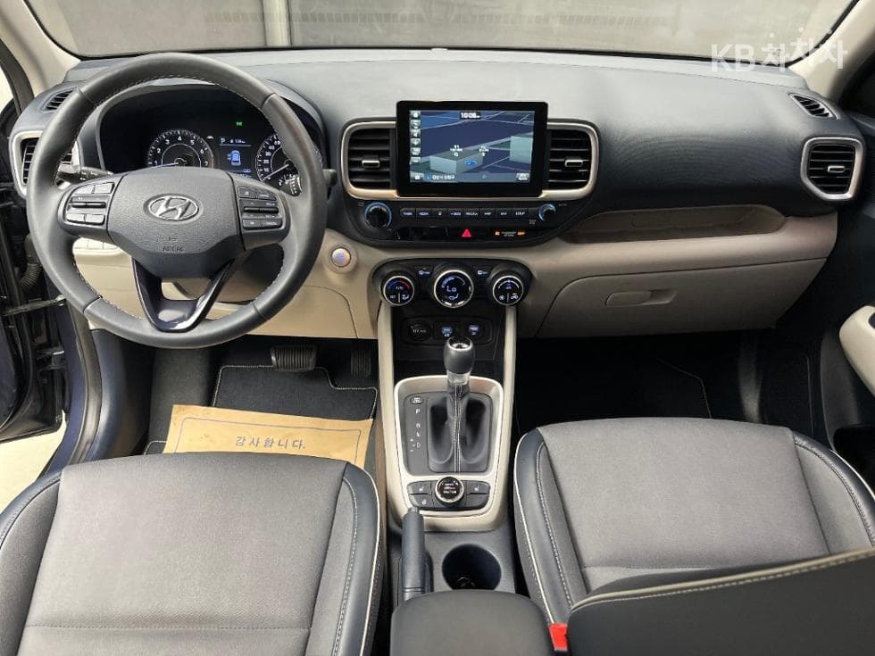 Hyundai VenueGasoline 1.6 FLUX - 7