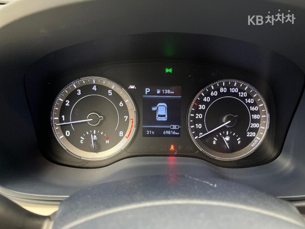 Hyundai VenueGasoline 1.6 FLUX - 8
