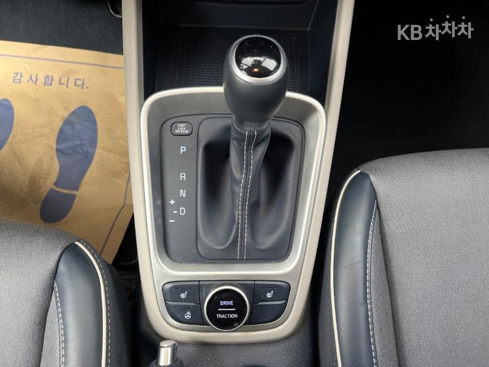 Hyundai VenueGasoline 1.6 FLUX - 10