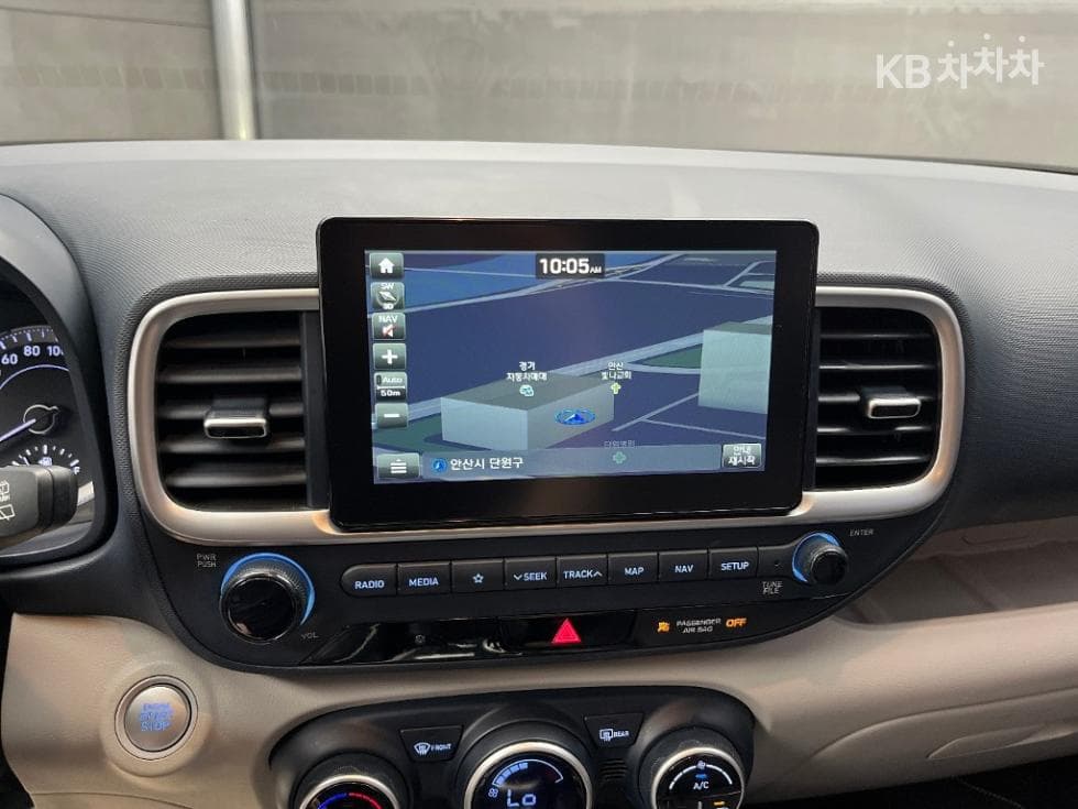 Hyundai VenueGasoline 1.6 FLUX - 13