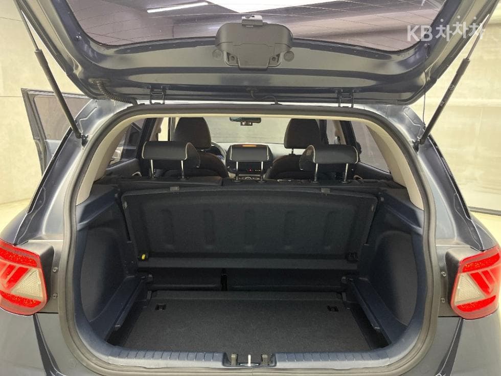 Hyundai VenueGasoline 1.6 FLUX - 15
