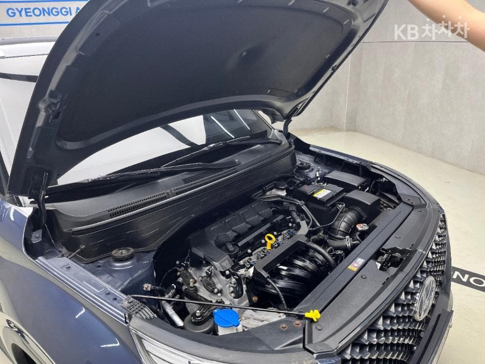 Hyundai VenueGasoline 1.6 FLUX - 16