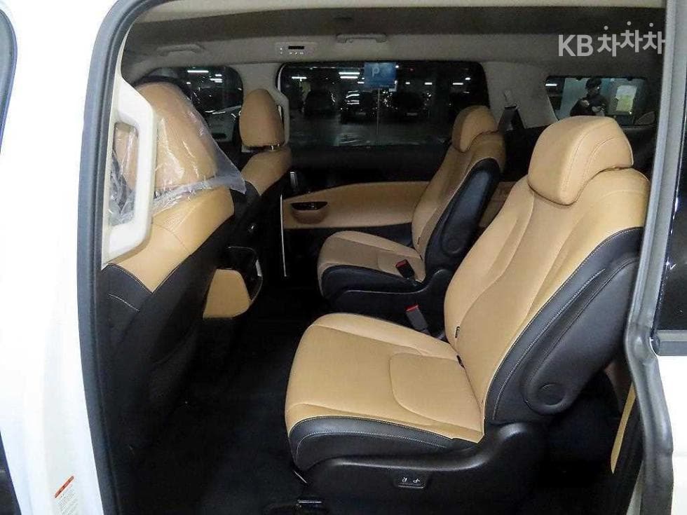 Kia Carnival 4th generationD2.2 9-seater Noblesse - 7