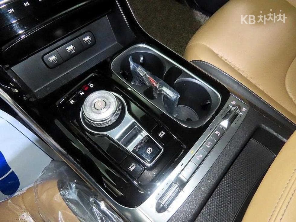Kia Carnival 4th generationD2.2 9-seater Noblesse - 12