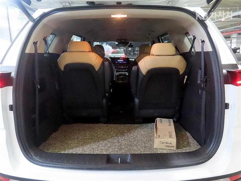 Kia Carnival 4th generationD2.2 9-seater Noblesse - 16