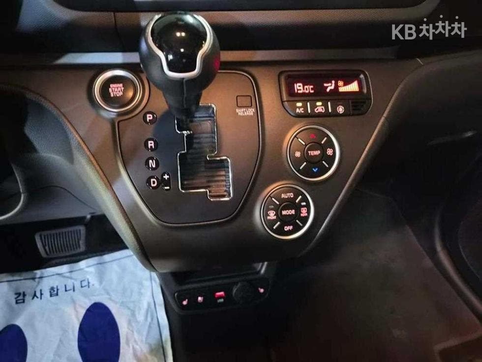 Kia The New (facelift) Kia Ray (van)1.0 Gasoline Signature - 11