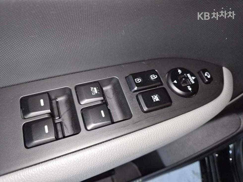 Kia The New (facelift) Kia Ray (van)1.0 Gasoline Signature - 12