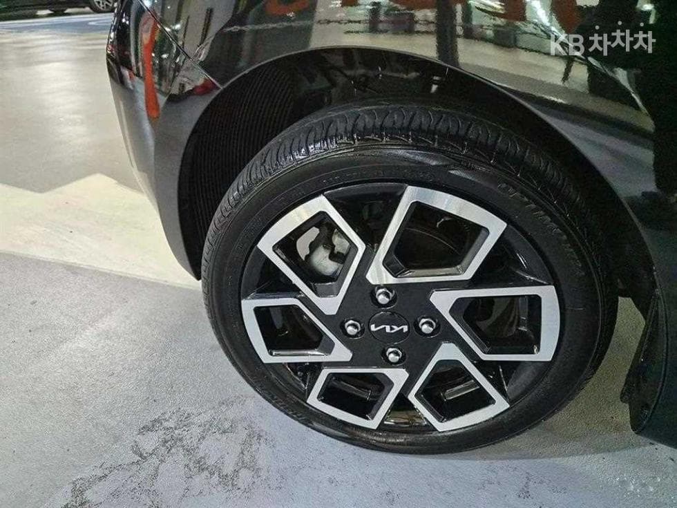 Kia The New (facelift) Kia Ray (van)1.0 Gasoline Signature - 20