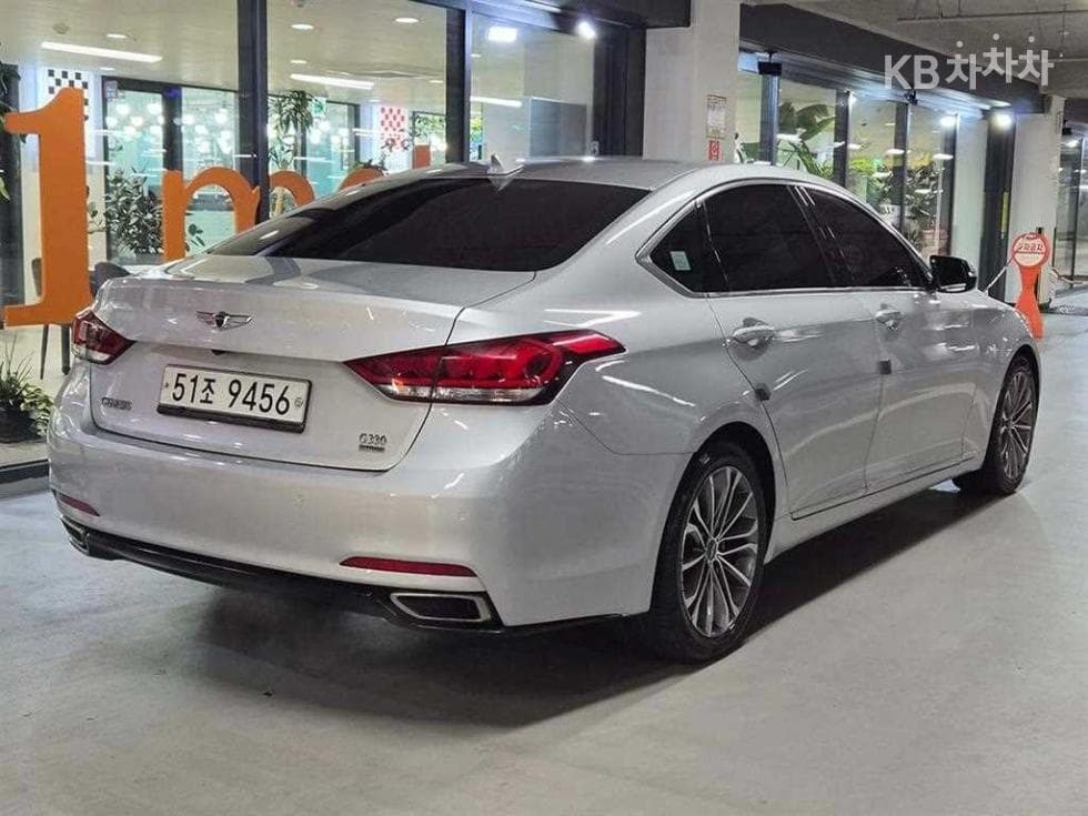 Hyundai GenesisDHG330 Premium AWD - 4