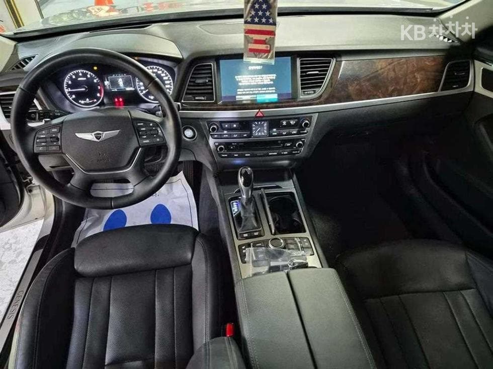 Hyundai GenesisDHG330 Premium AWD - 8