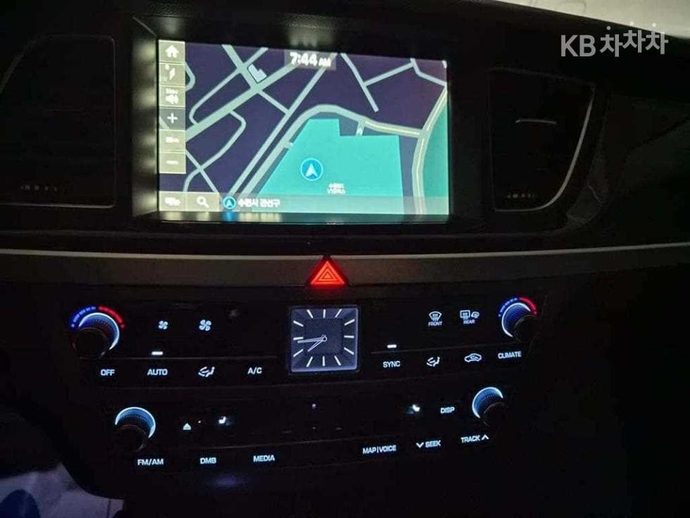 Hyundai GenesisDHG330 Premium AWD - 14