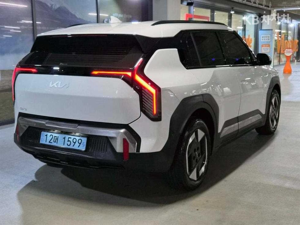 Kia EV3Long Range 2WD 어스 - 4