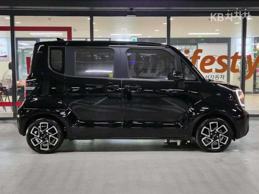 Kia The New (facelift) Kia Ray (van)1.0 Gasoline Signature - 3