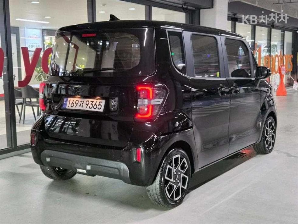 Kia The New (facelift) Kia Ray (van)1.0 Gasoline Signature - 4