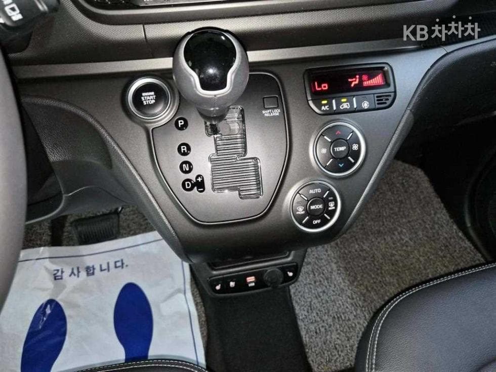 Kia The New (facelift) Kia Ray (van)1.0 Gasoline Signature - 11