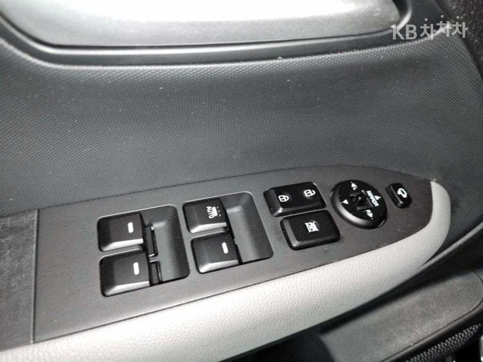 Kia The New (facelift) Kia Ray (van)1.0 Gasoline Signature - 12