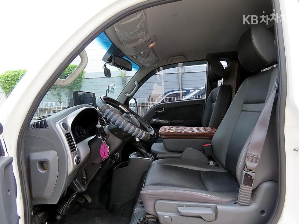 Kia The New (facelift) Bongo 3 (light truck)LPG Box Truck 1.2Ton 하이 King Cab Extra Long GL - 6