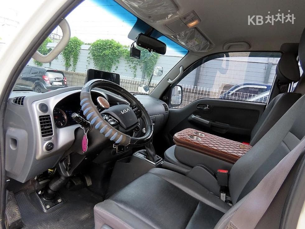 Kia The New (facelift) Bongo 3 (light truck)LPG Box Truck 1.2Ton 하이 King Cab Extra Long GL - 7