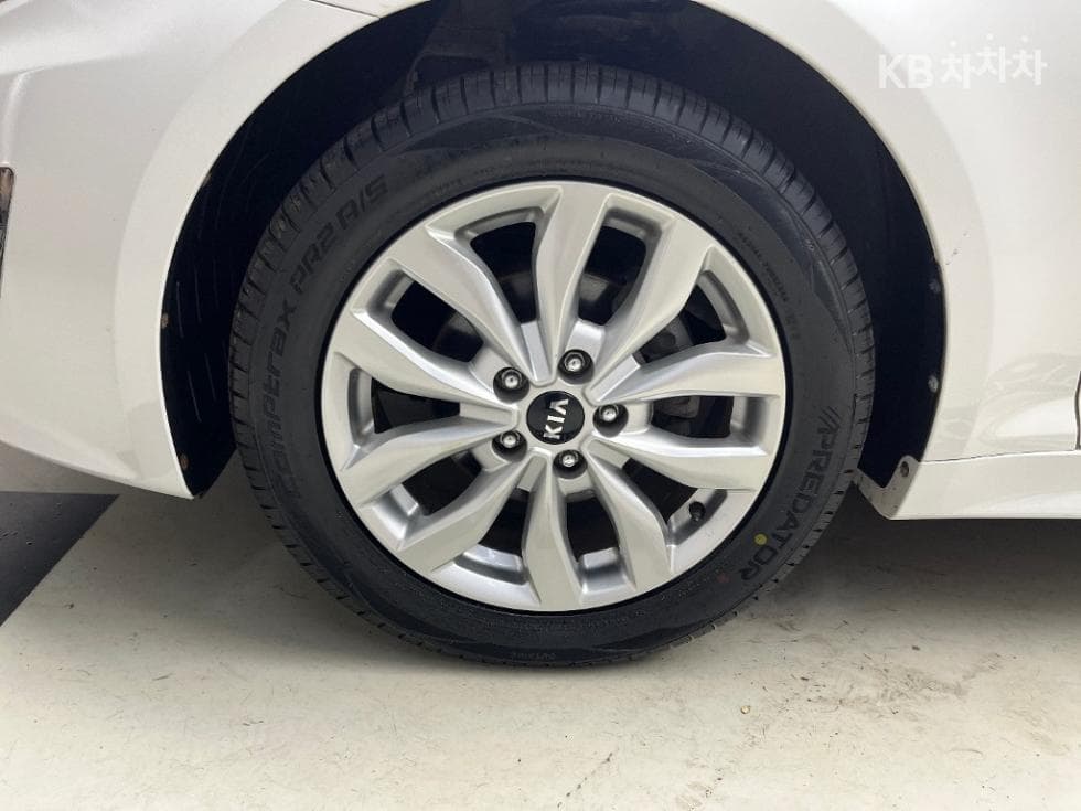 Kia The New (facelift) K5 Second generationRental car 2.0 LPI Prestige - 16