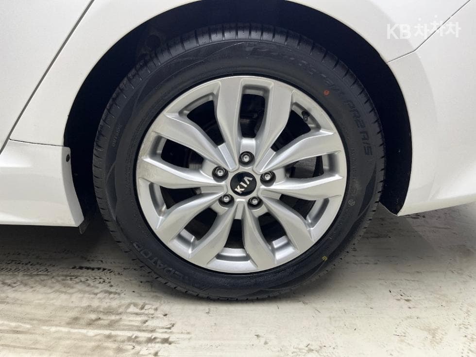 Kia The New (facelift) K5 Second generationRental car 2.0 LPI Prestige - 17