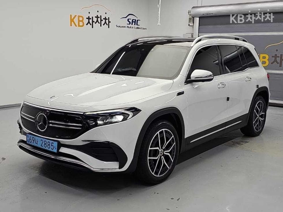 Mercedes-Benz EQB (X243) EQB 300 4Matic AMG Line - Image 1